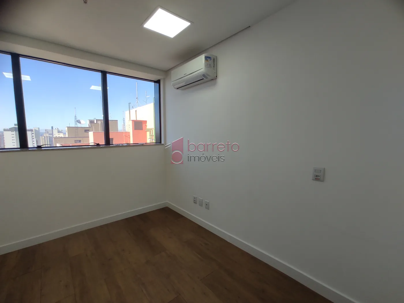 SALA COMERCIAL À VENDA NO CONDOMÍNIO UFFIZI MEDICAL & BUSINESS CENTER NO CENTRO DE JUNDIAÍ/SP