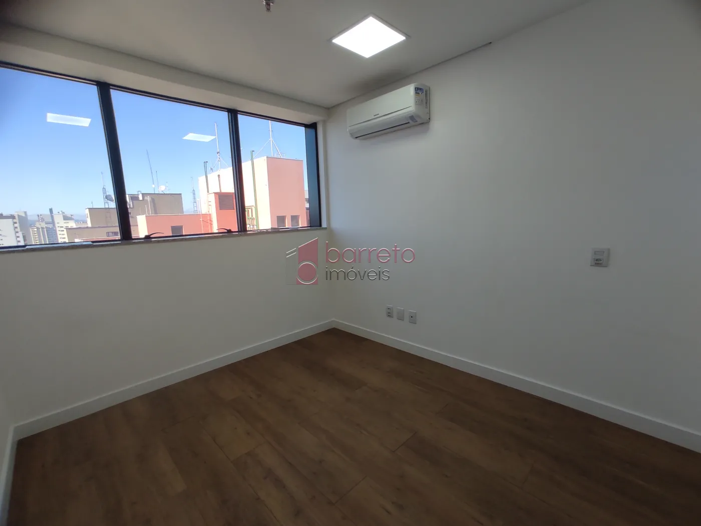 SALA COMERCIAL À VENDA NO CONDOMÍNIO UFFIZI MEDICAL & BUSINESS CENTER NO CENTRO DE JUNDIAÍ/SP