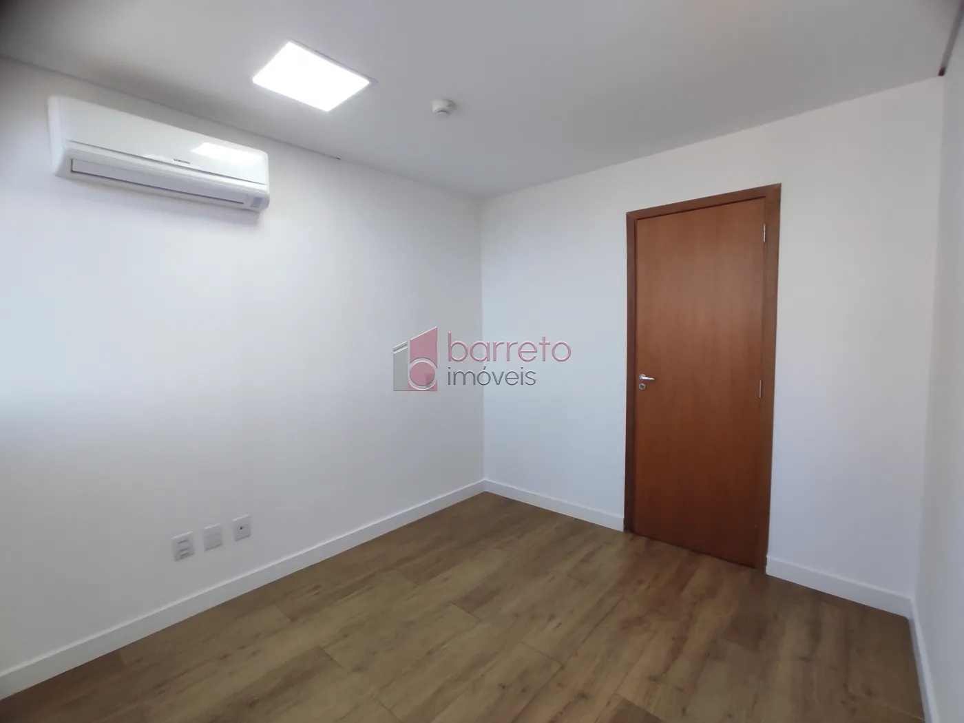 SALA COMERCIAL À VENDA NO CONDOMÍNIO UFFIZI MEDICAL & BUSINESS CENTER NO CENTRO DE JUNDIAÍ/SP