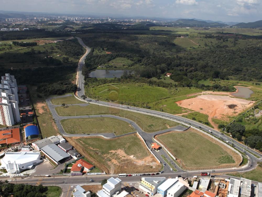 TERRENO PLANO À VENDA NO CONDOMÍNIO QUINTA DAS ATÍRIAS EM JUNDIAÍ/SP