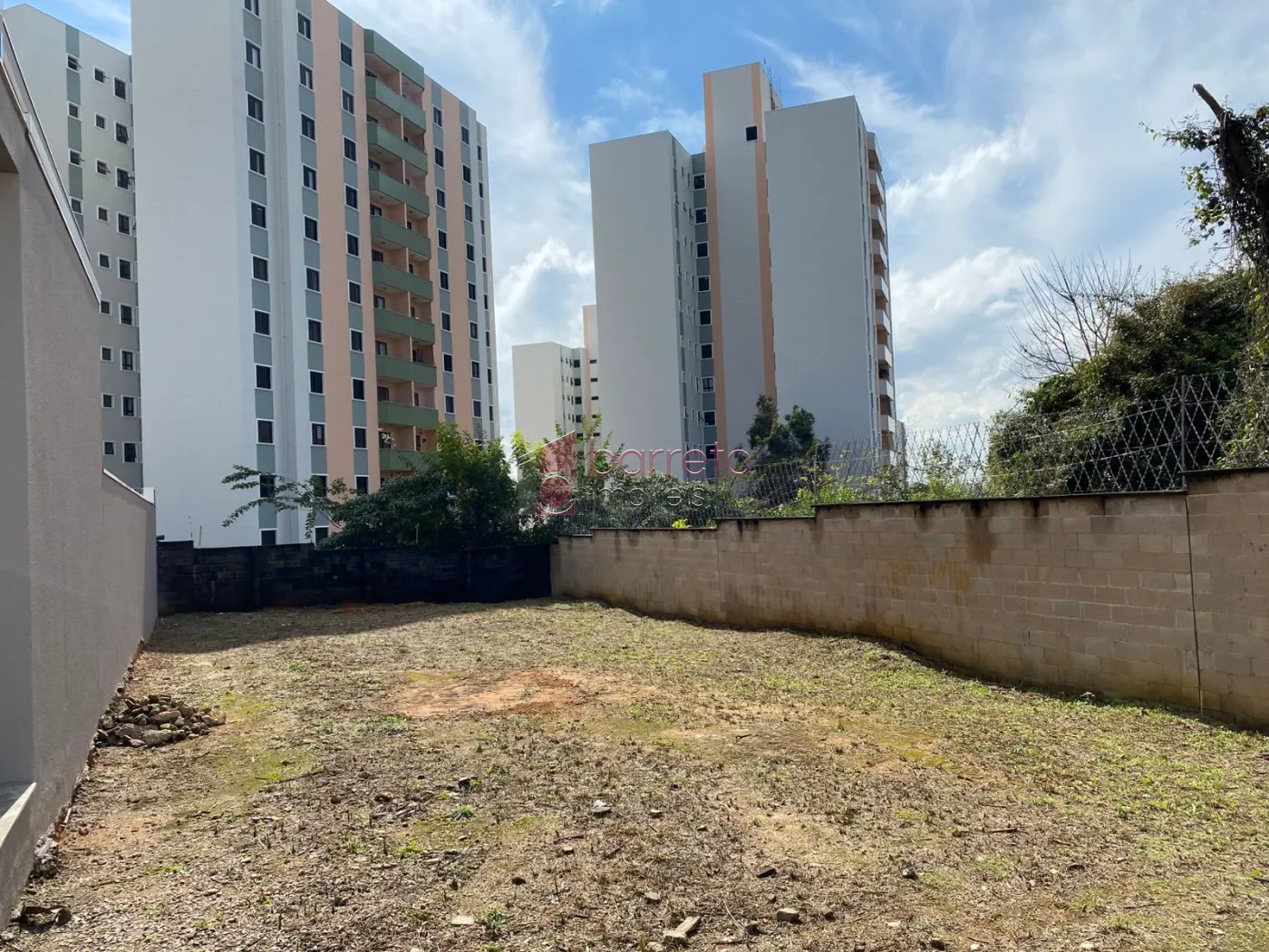 TERRENO PLANO À VENDA NO CONDOMÍNIO QUINTA DAS ATÍRIAS EM JUNDIAÍ/SP