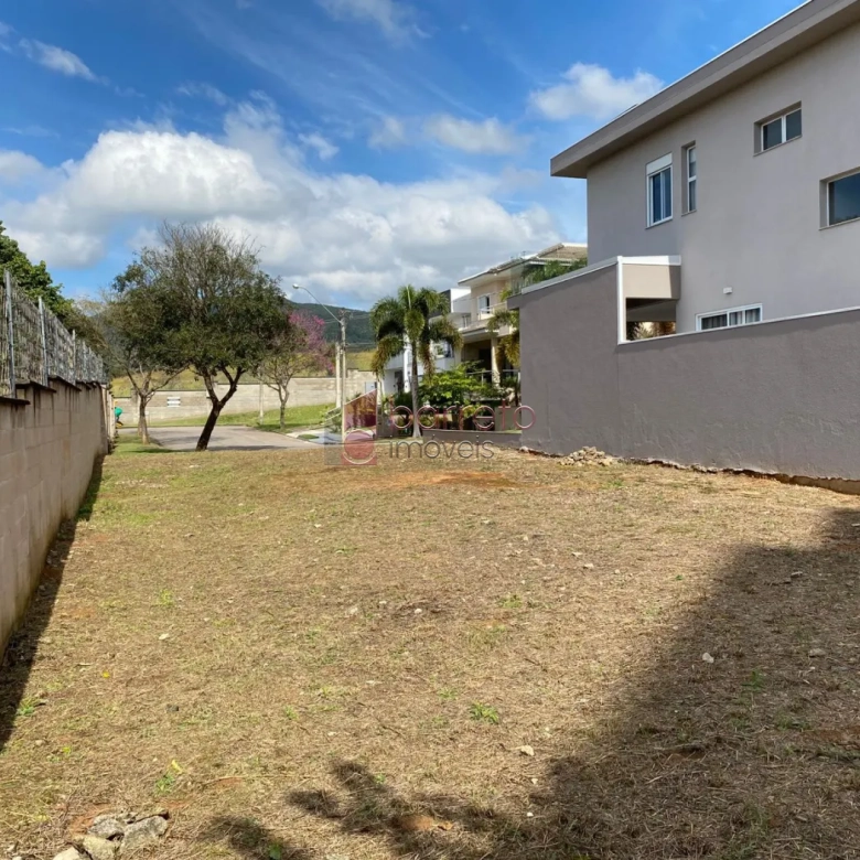 TERRENO PLANO À VENDA NO CONDOMÍNIO QUINTA DAS ATÍRIAS EM JUNDIAÍ/SP
