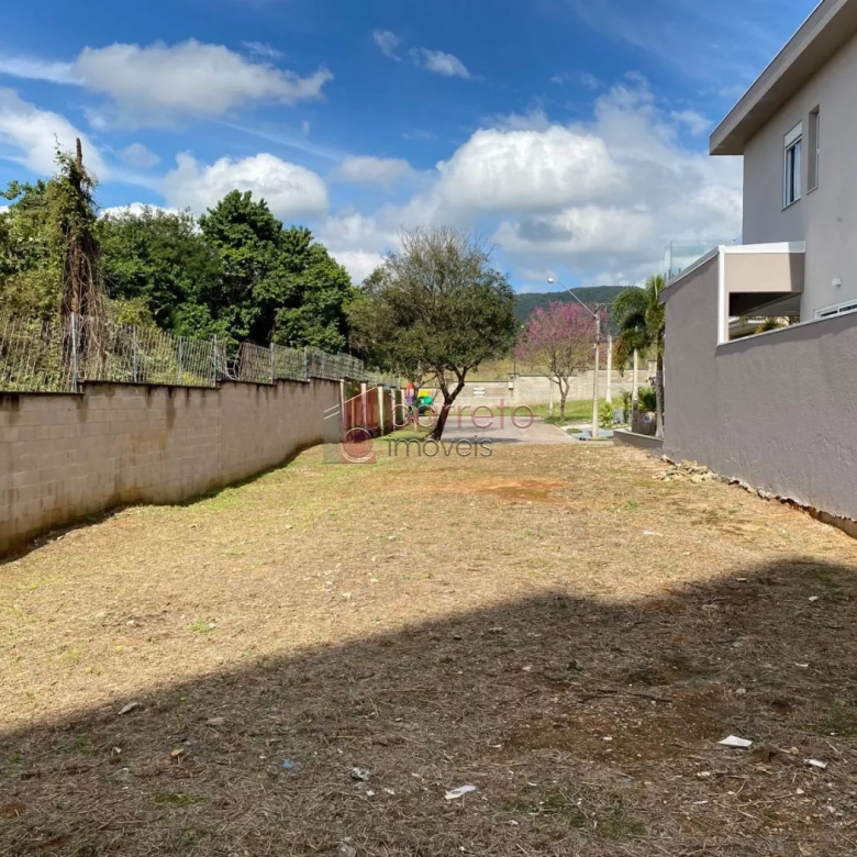 TERRENO PLANO À VENDA NO CONDOMÍNIO QUINTA DAS ATÍRIAS EM JUNDIAÍ/SP
