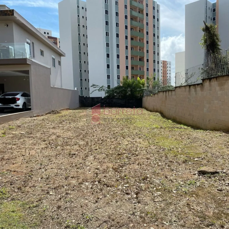TERRENO PLANO À VENDA NO CONDOMÍNIO QUINTA DAS ATÍRIAS EM JUNDIAÍ/SP
