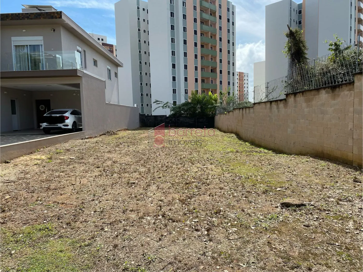 TERRENO PLANO À VENDA NO CONDOMÍNIO QUINTA DAS ATÍRIAS EM JUNDIAÍ/SP