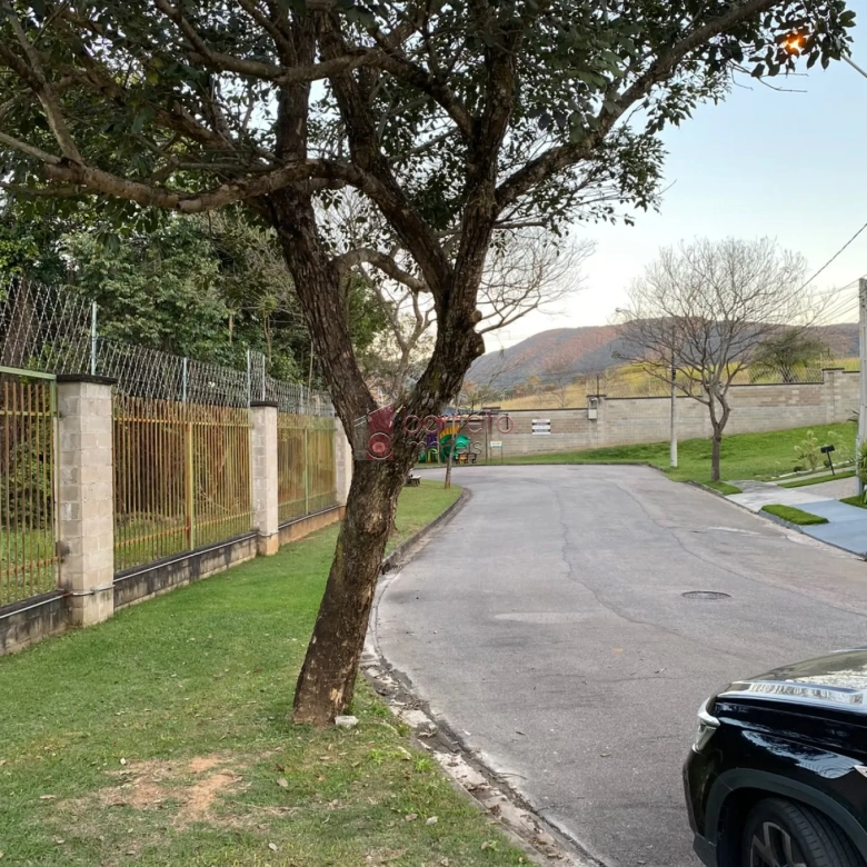 TERRENO PLANO À VENDA NO CONDOMÍNIO QUINTA DAS ATÍRIAS EM JUNDIAÍ/SP