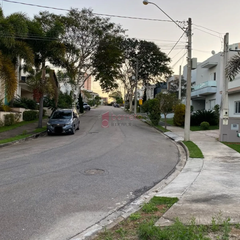 TERRENO PLANO À VENDA NO CONDOMÍNIO QUINTA DAS ATÍRIAS EM JUNDIAÍ/SP
