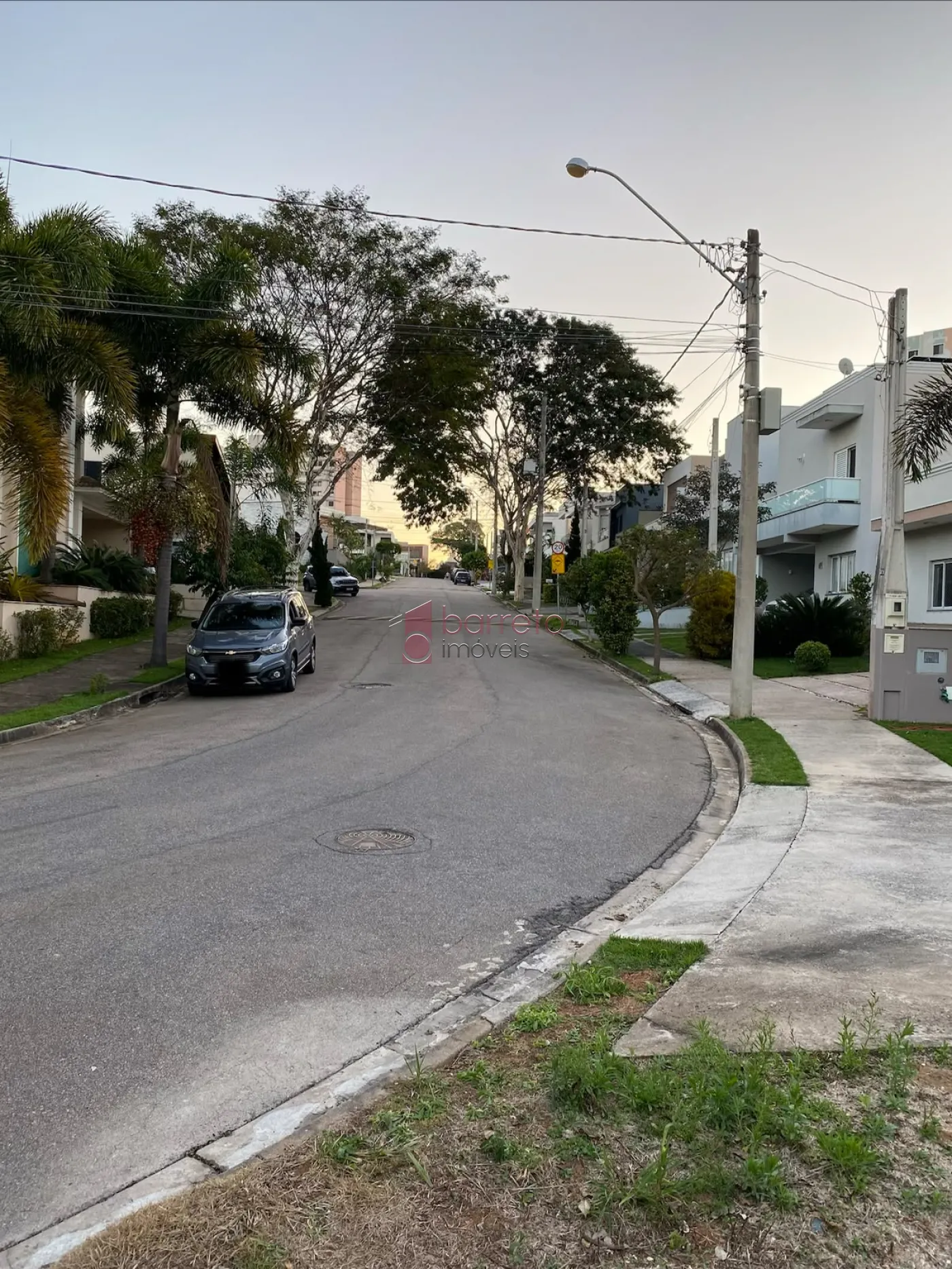 TERRENO PLANO À VENDA NO CONDOMÍNIO QUINTA DAS ATÍRIAS EM JUNDIAÍ/SP