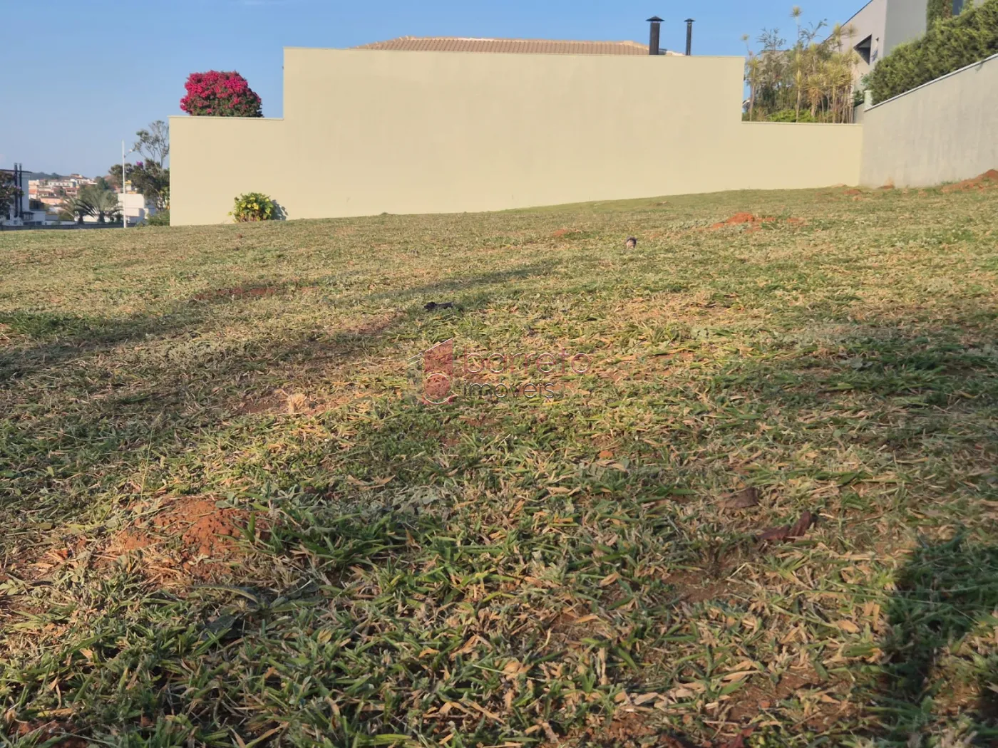 TERRENO À VENDA NO CONDOMÍNIO QUINTA DAS PAINEIRAS – JUNDIAÍ