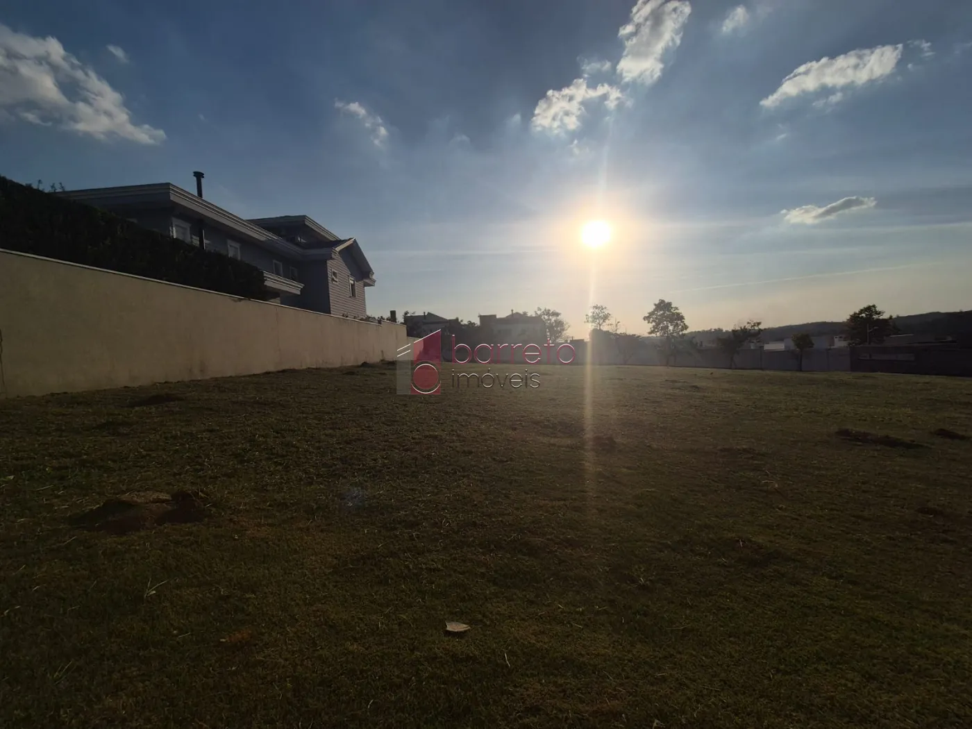 TERRENO À VENDA NO CONDOMÍNIO QUINTA DAS PAINEIRAS – JUNDIAÍ