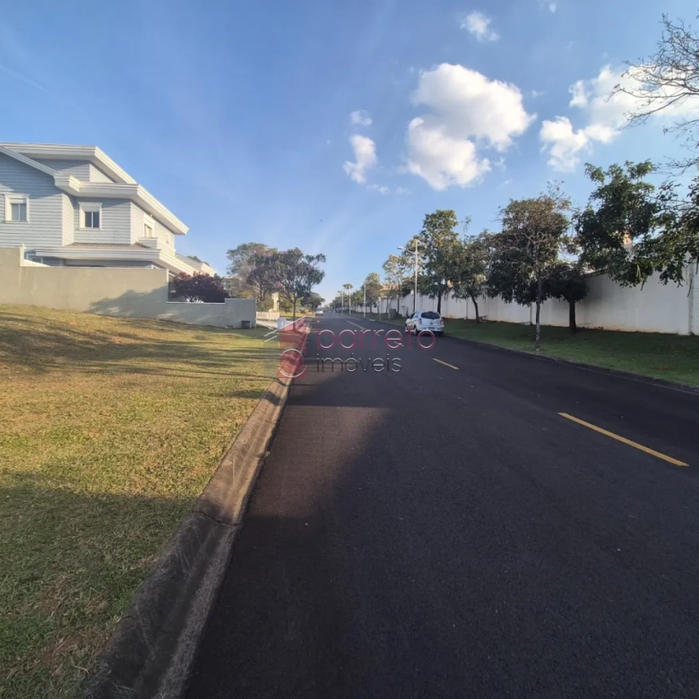 TERRENO À VENDA NO CONDOMÍNIO QUINTA DAS PAINEIRAS – JUNDIAÍ