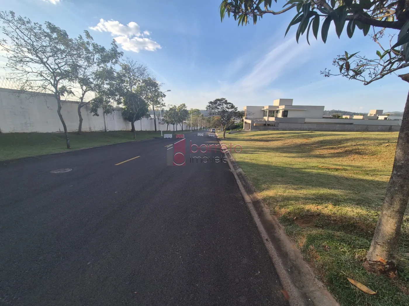 TERRENO À VENDA NO CONDOMÍNIO QUINTA DAS PAINEIRAS – JUNDIAÍ