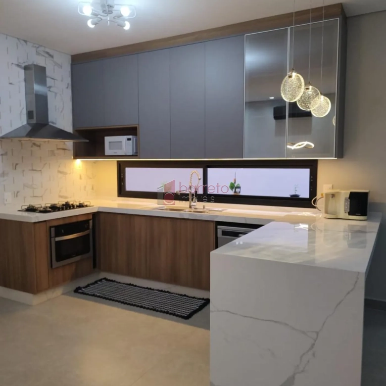 CASA COM PISCINA À VENDA NO CONDOMÍNIO RESERVA DOS VINHEDOS – LOUVEIRA/SP