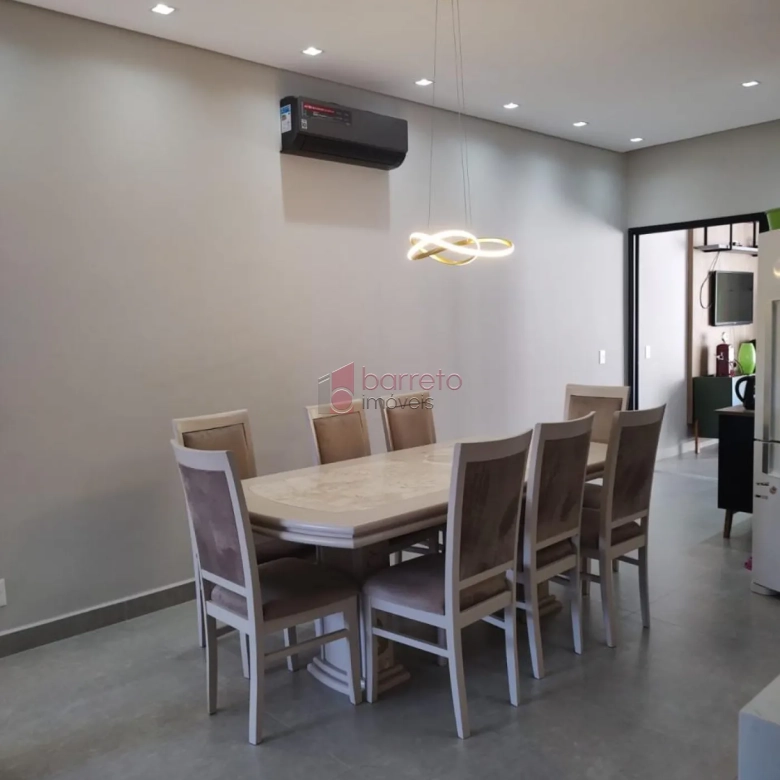 CASA COM PISCINA À VENDA NO CONDOMÍNIO RESERVA DOS VINHEDOS – LOUVEIRA/SP