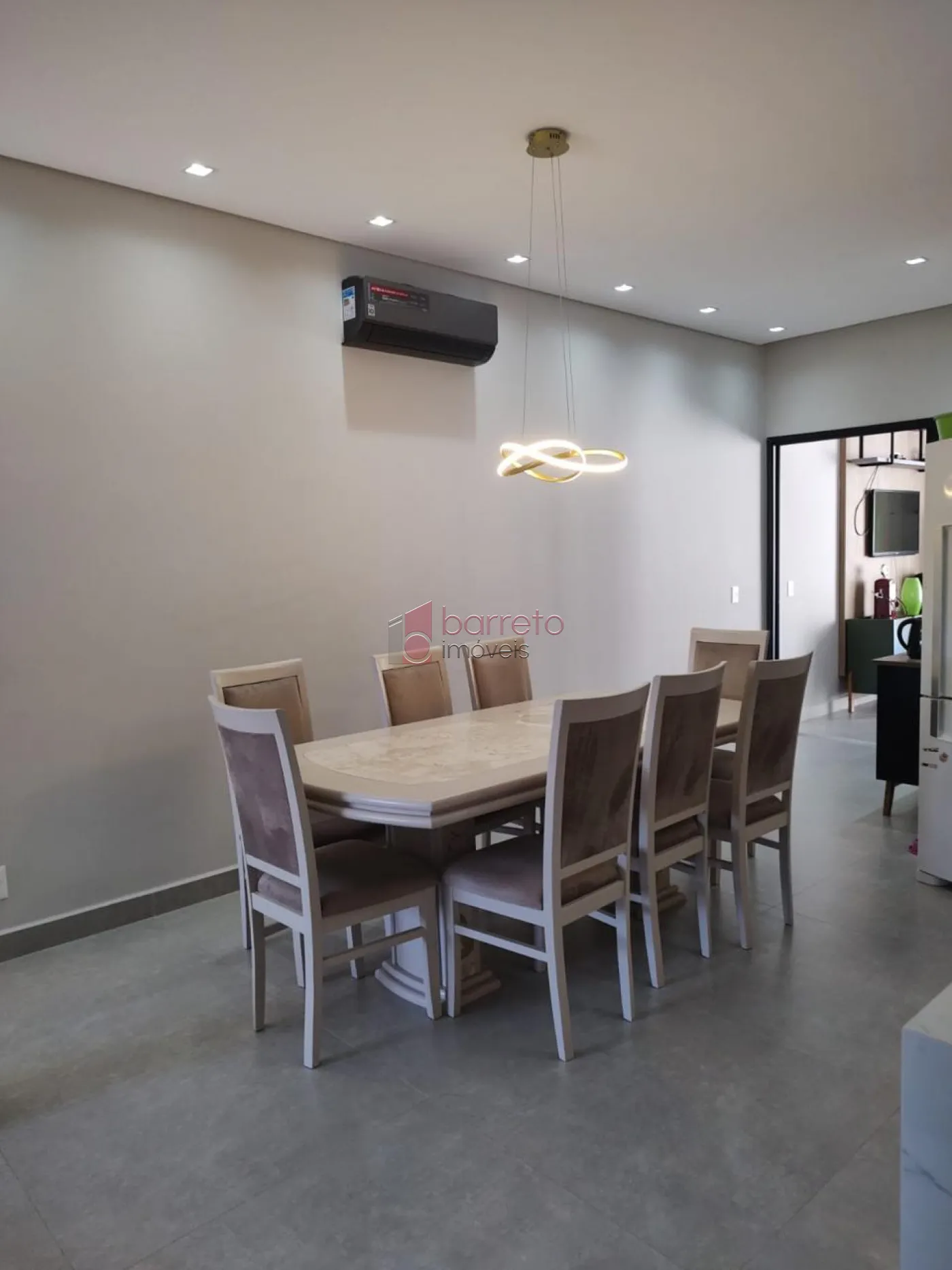 CASA COM PISCINA À VENDA NO CONDOMÍNIO RESERVA DOS VINHEDOS – LOUVEIRA/SP