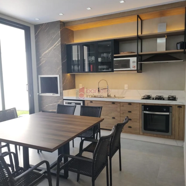 CASA COM PISCINA À VENDA NO CONDOMÍNIO RESERVA DOS VINHEDOS – LOUVEIRA/SP