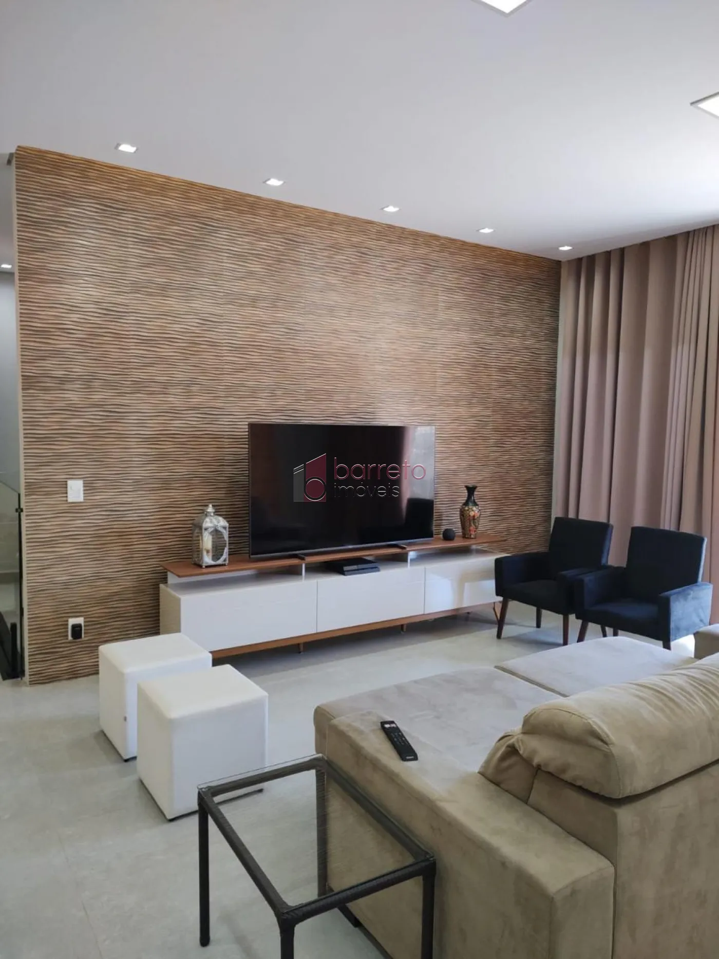 CASA COM PISCINA À VENDA NO CONDOMÍNIO RESERVA DOS VINHEDOS – LOUVEIRA/SP
