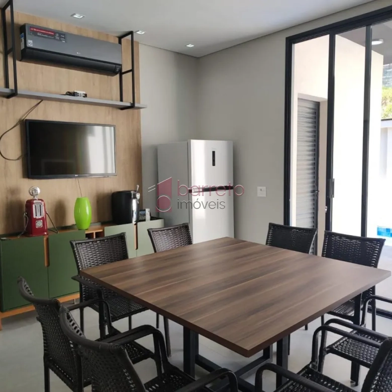 CASA COM PISCINA À VENDA NO CONDOMÍNIO RESERVA DOS VINHEDOS – LOUVEIRA/SP