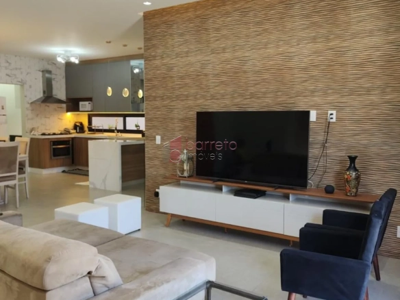 CASA COM PISCINA À VENDA NO CONDOMÍNIO RESERVA DOS VINHEDOS – LOUVEIRA/SP