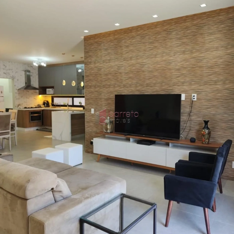 CASA COM PISCINA À VENDA NO CONDOMÍNIO RESERVA DOS VINHEDOS – LOUVEIRA/SP