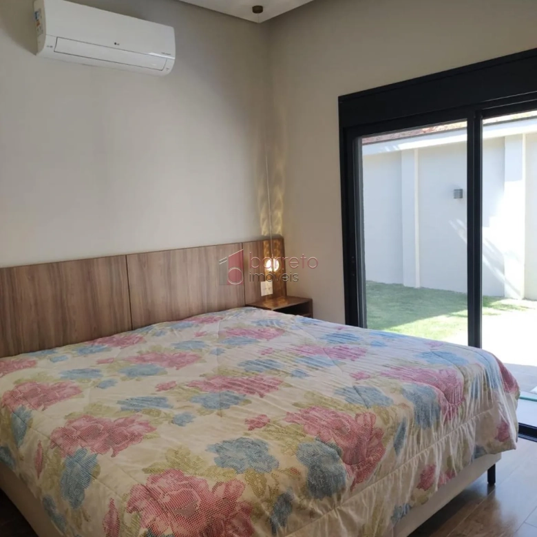 CASA COM PISCINA À VENDA NO CONDOMÍNIO RESERVA DOS VINHEDOS – LOUVEIRA/SP