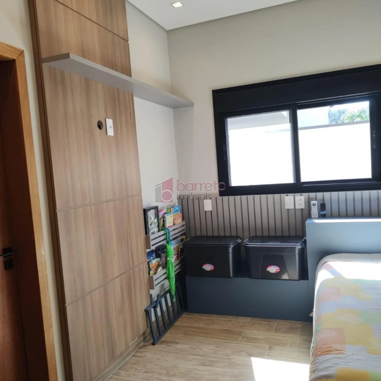 CASA COM PISCINA À VENDA NO CONDOMÍNIO RESERVA DOS VINHEDOS – LOUVEIRA/SP