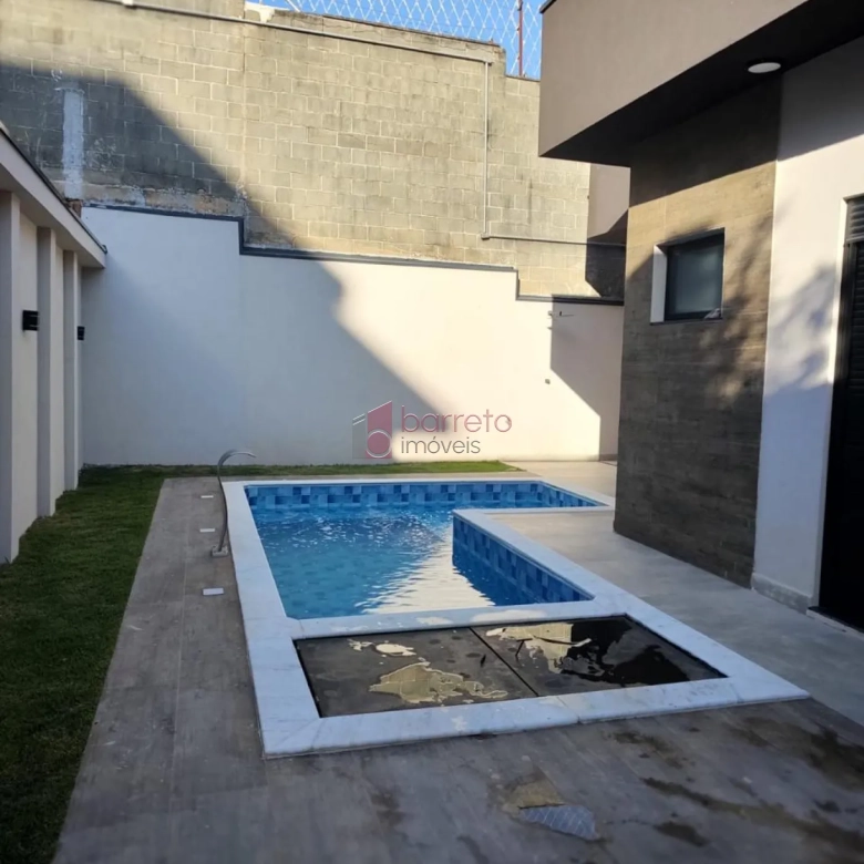 CASA COM PISCINA À VENDA NO CONDOMÍNIO RESERVA DOS VINHEDOS – LOUVEIRA/SP