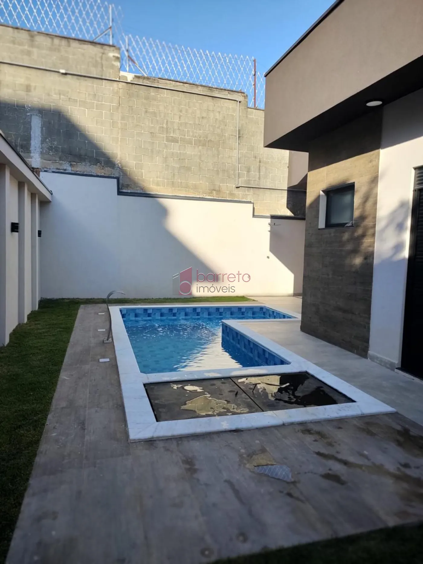 CASA COM PISCINA À VENDA NO CONDOMÍNIO RESERVA DOS VINHEDOS – LOUVEIRA/SP