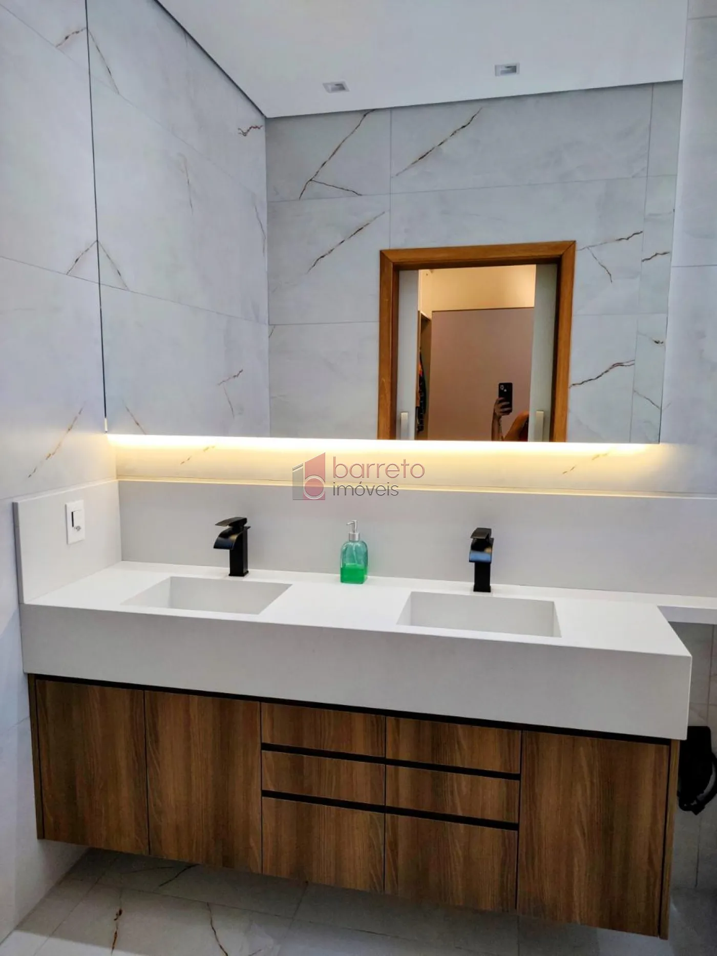 CASA COM PISCINA À VENDA NO CONDOMÍNIO RESERVA DOS VINHEDOS – LOUVEIRA/SP