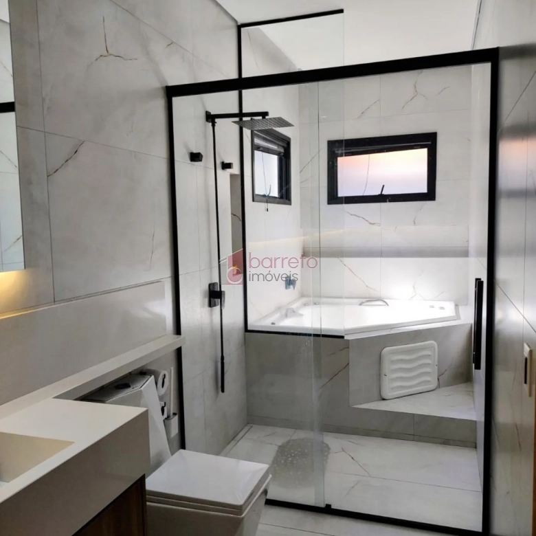 CASA COM PISCINA À VENDA NO CONDOMÍNIO RESERVA DOS VINHEDOS – LOUVEIRA/SP