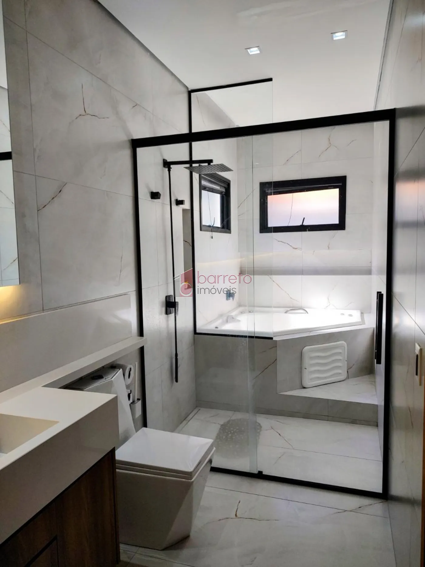 CASA COM PISCINA À VENDA NO CONDOMÍNIO RESERVA DOS VINHEDOS – LOUVEIRA/SP