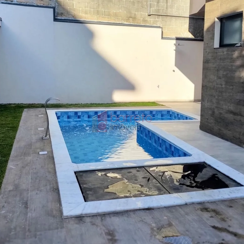CASA COM PISCINA À VENDA NO CONDOMÍNIO RESERVA DOS VINHEDOS – LOUVEIRA/SP