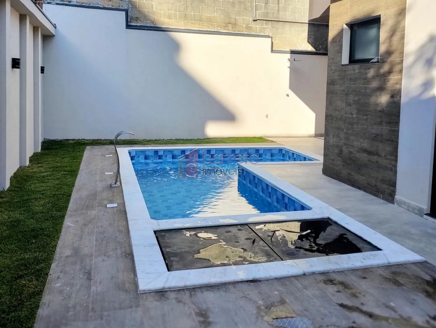CASA COM PISCINA À VENDA NO CONDOMÍNIO RESERVA DOS VINHEDOS – LOUVEIRA/SP