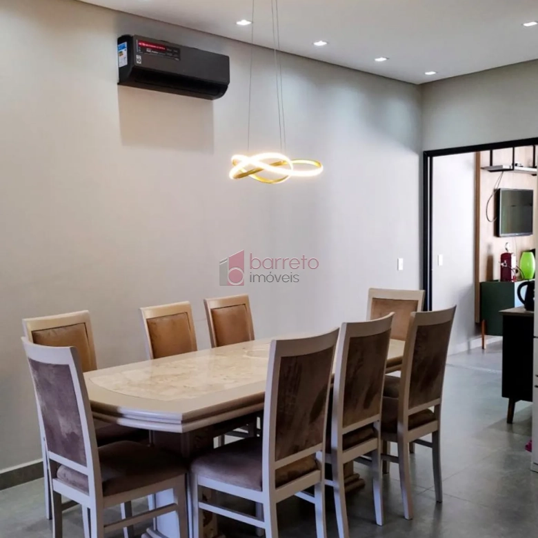CASA COM PISCINA À VENDA NO CONDOMÍNIO RESERVA DOS VINHEDOS – LOUVEIRA/SP