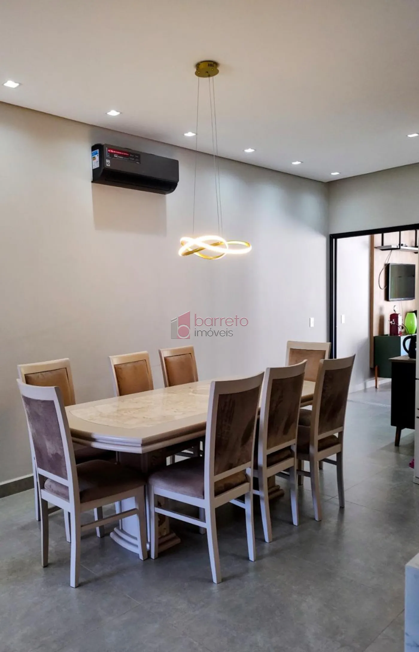 CASA COM PISCINA À VENDA NO CONDOMÍNIO RESERVA DOS VINHEDOS – LOUVEIRA/SP