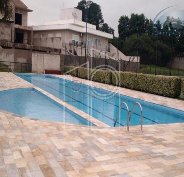 CASA COM PISCINA À VENDA NO CONDOMÍNIO RESERVA DOS VINHEDOS – LOUVEIRA/SP