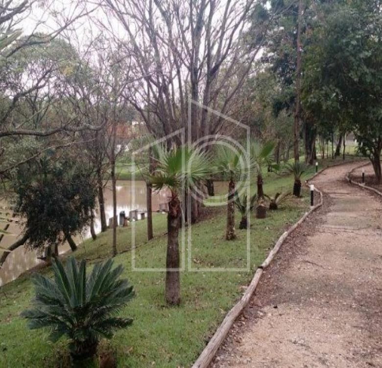 CASA COM PISCINA À VENDA NO CONDOMÍNIO RESERVA DOS VINHEDOS – LOUVEIRA/SP