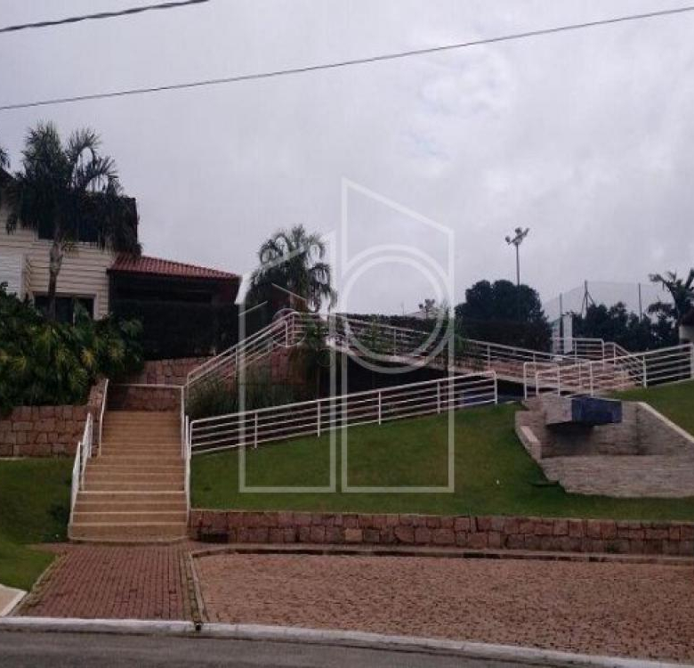 CASA COM PISCINA À VENDA NO CONDOMÍNIO RESERVA DOS VINHEDOS – LOUVEIRA/SP