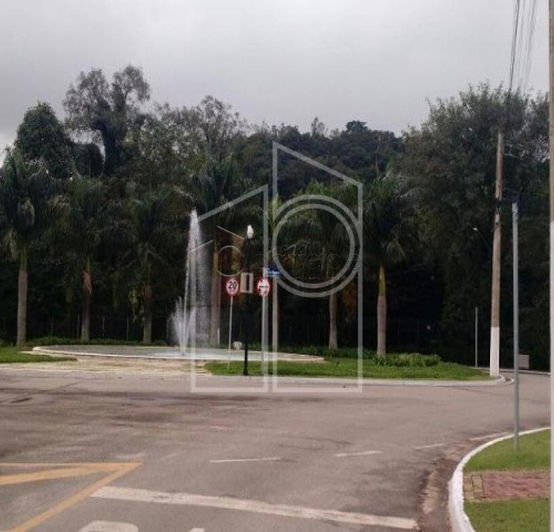 CASA COM PISCINA À VENDA NO CONDOMÍNIO RESERVA DOS VINHEDOS – LOUVEIRA/SP