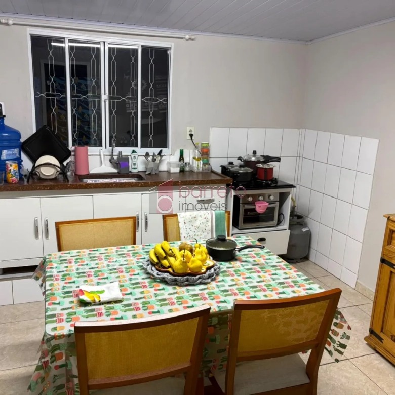 CASA TÉRREA COM 03 QUARTOS À VENDA NA VILA JERIVÁ – VÁRZEA PAULISTA/SP