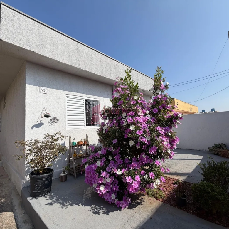 CASA TÉRREA COM 03 QUARTOS À VENDA NA VILA JERIVÁ – VÁRZEA PAULISTA/SP