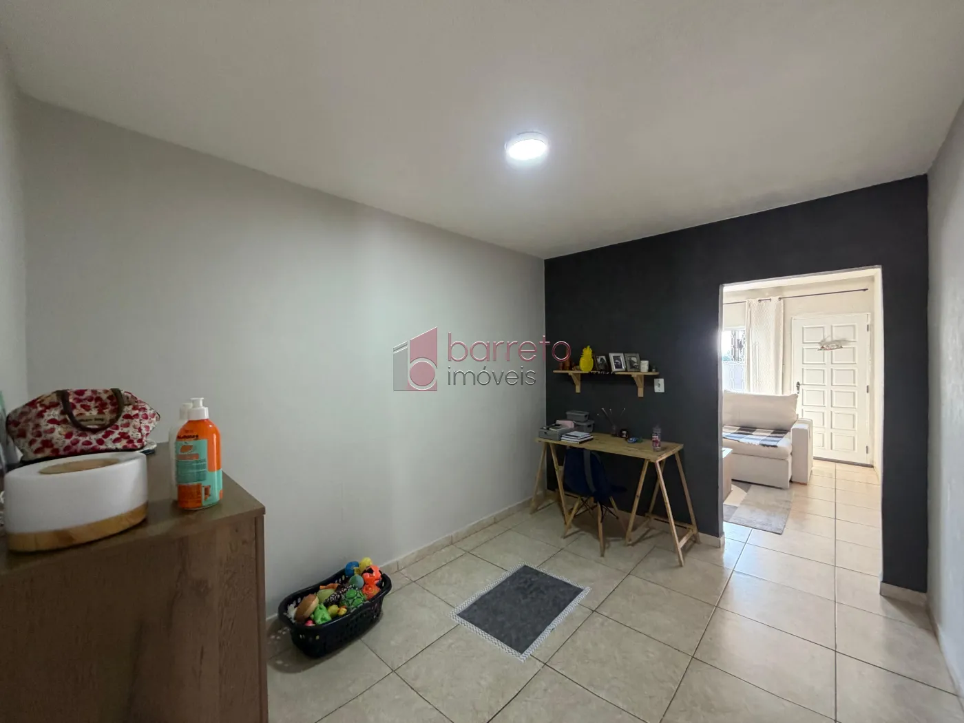 CASA TÉRREA COM 03 QUARTOS À VENDA NA VILA JERIVÁ – VÁRZEA PAULISTA/SP