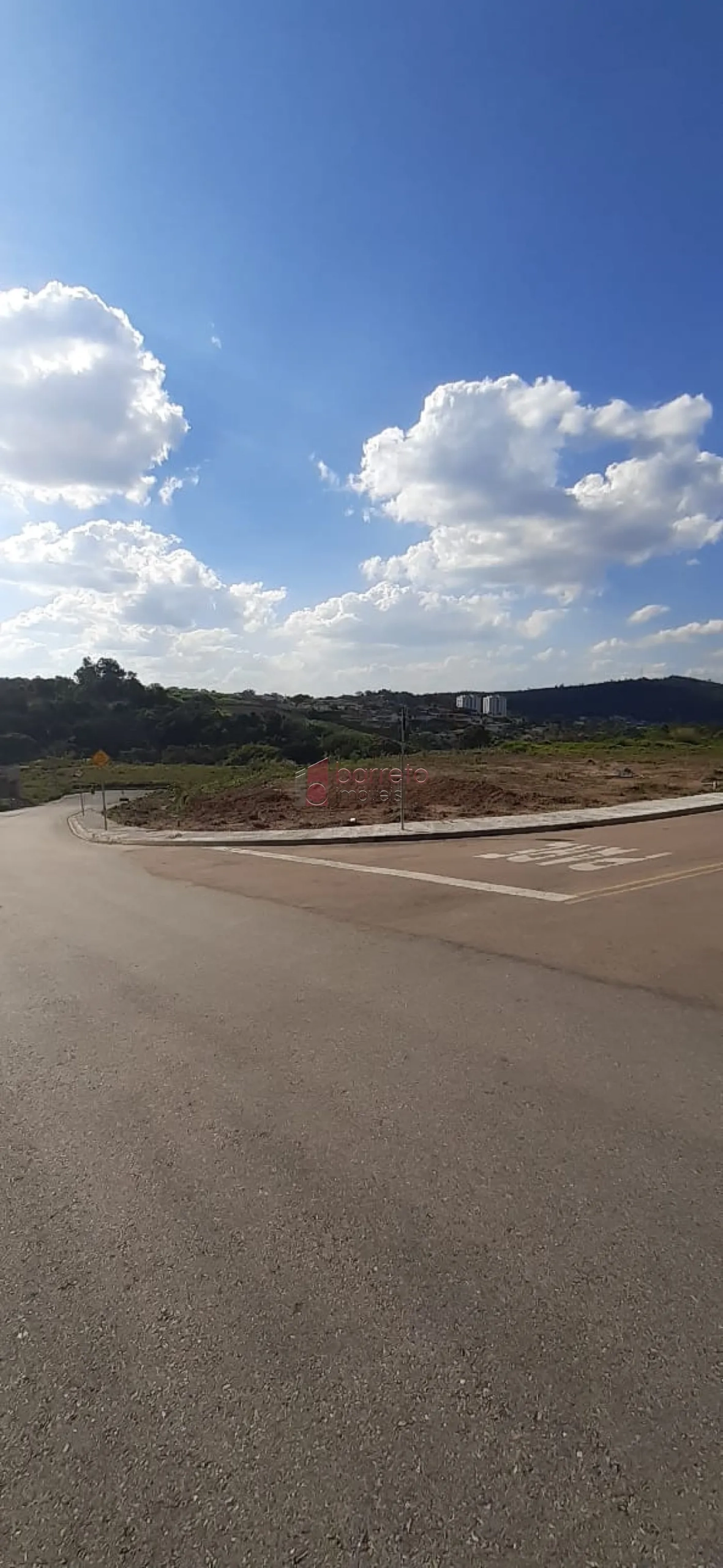 TERRENO DECLIVE  À VENDA ESQUINA, LOCALIZADO NO JARDIM JAPÃO, NA CIDADE DE ITUPEVA SP.