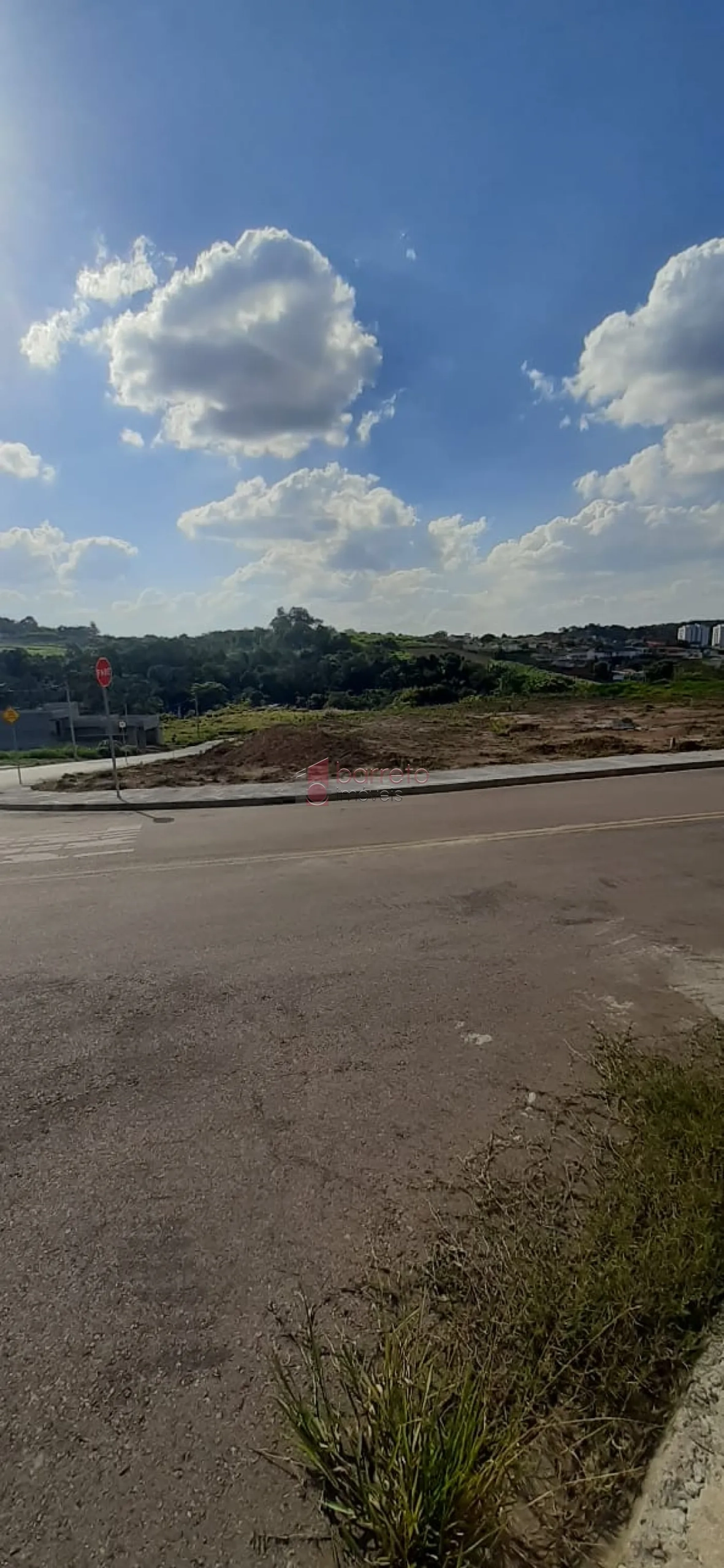 TERRENO DECLIVE  À VENDA ESQUINA, LOCALIZADO NO JARDIM JAPÃO, NA CIDADE DE ITUPEVA SP.