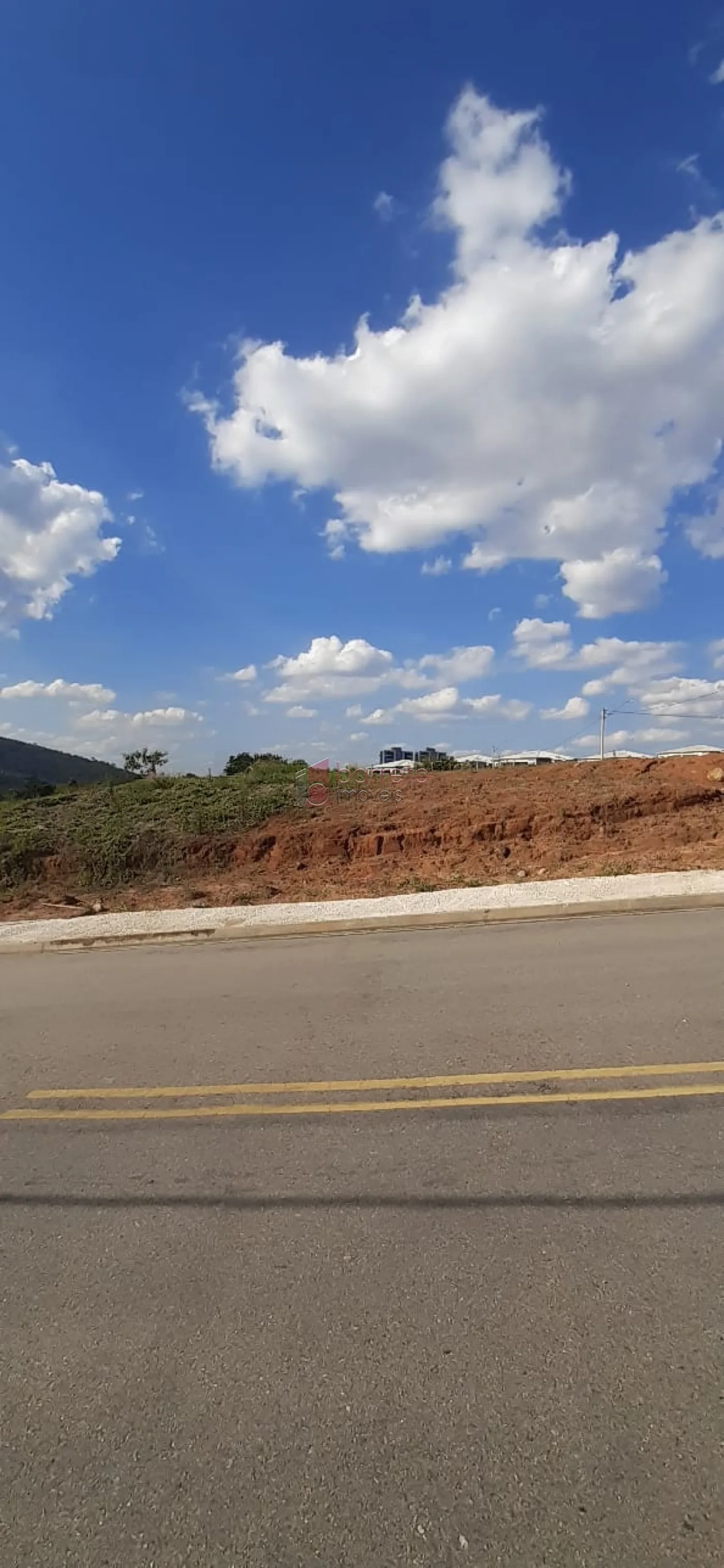 TERRENO DECLIVE  À VENDA ESQUINA, LOCALIZADO NO JARDIM JAPÃO, NA CIDADE DE ITUPEVA SP.