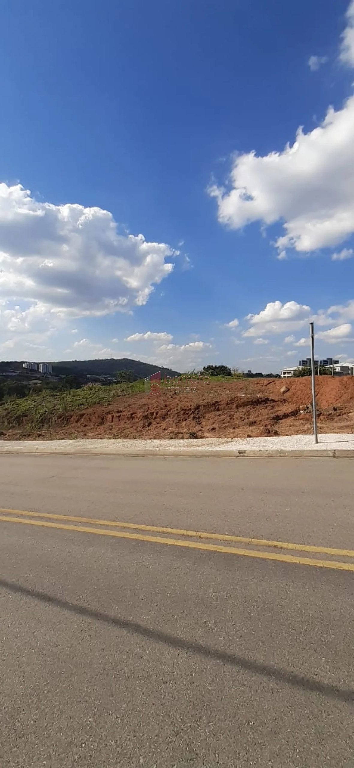 TERRENO DECLIVE  À VENDA ESQUINA, LOCALIZADO NO JARDIM JAPÃO, NA CIDADE DE ITUPEVA SP.