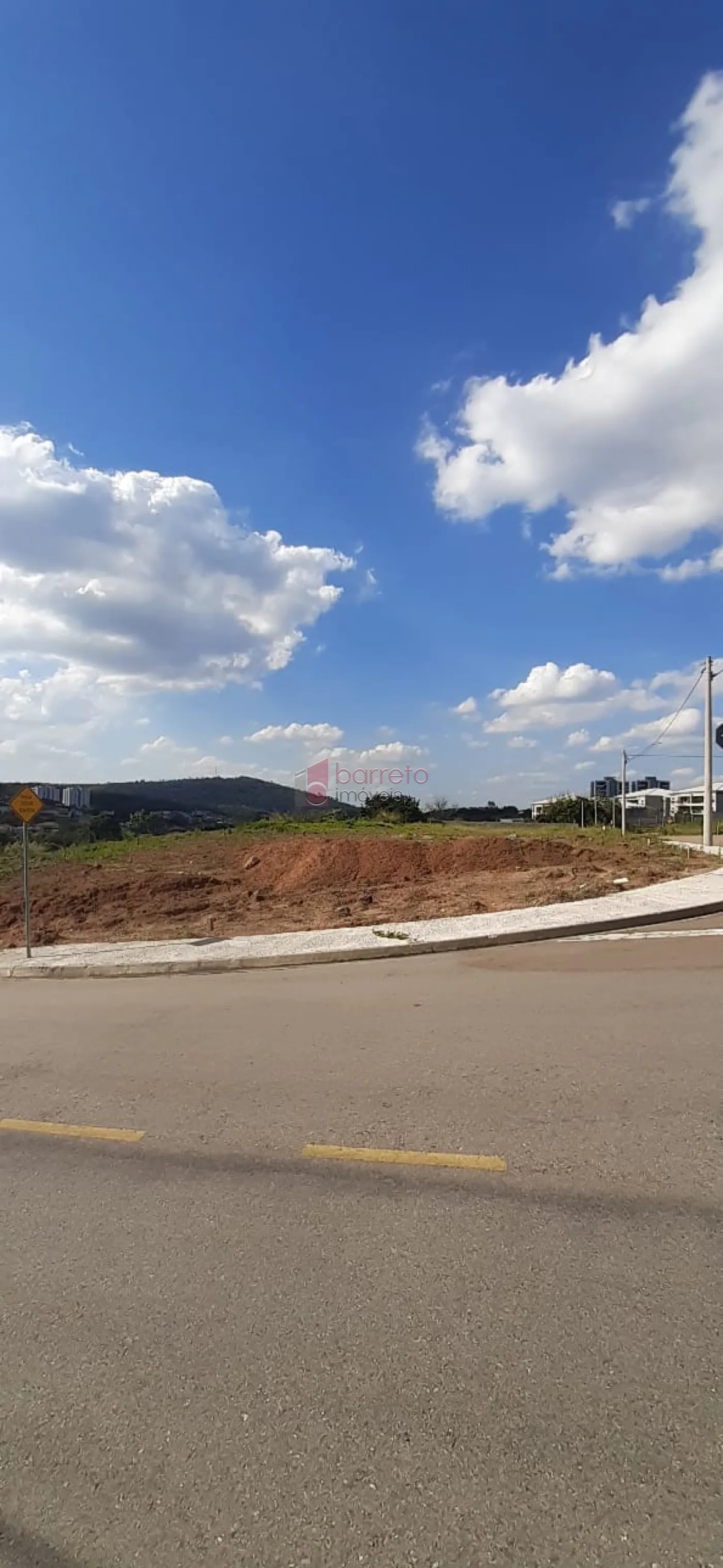 TERRENO DECLIVE  À VENDA ESQUINA, LOCALIZADO NO JARDIM JAPÃO, NA CIDADE DE ITUPEVA SP.