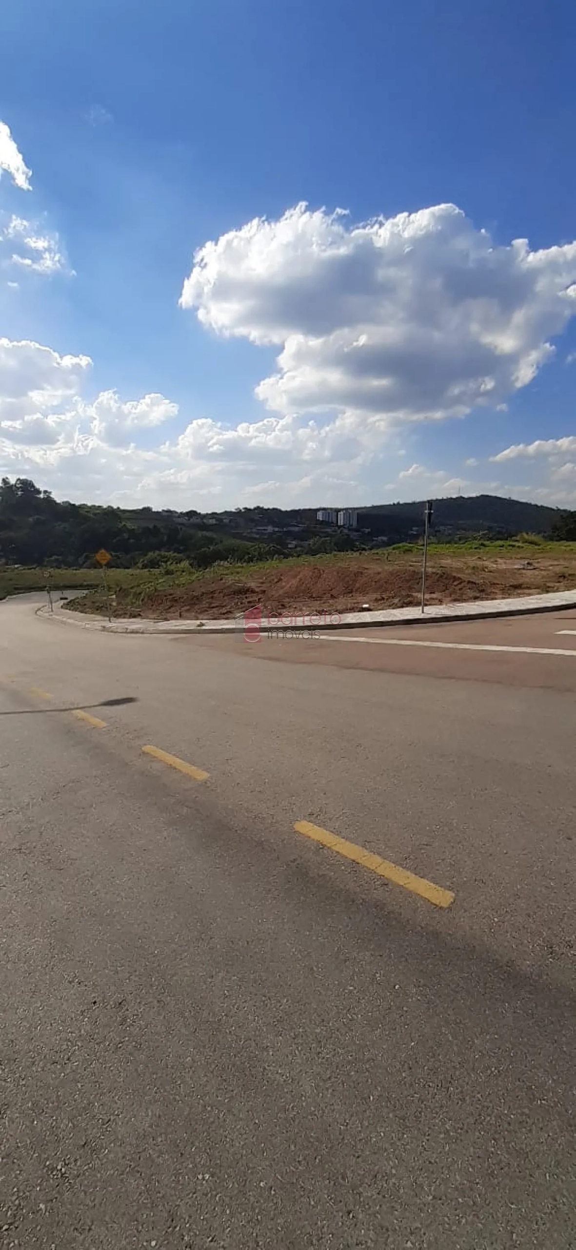 TERRENO DECLIVE  À VENDA ESQUINA, LOCALIZADO NO JARDIM JAPÃO, NA CIDADE DE ITUPEVA SP.