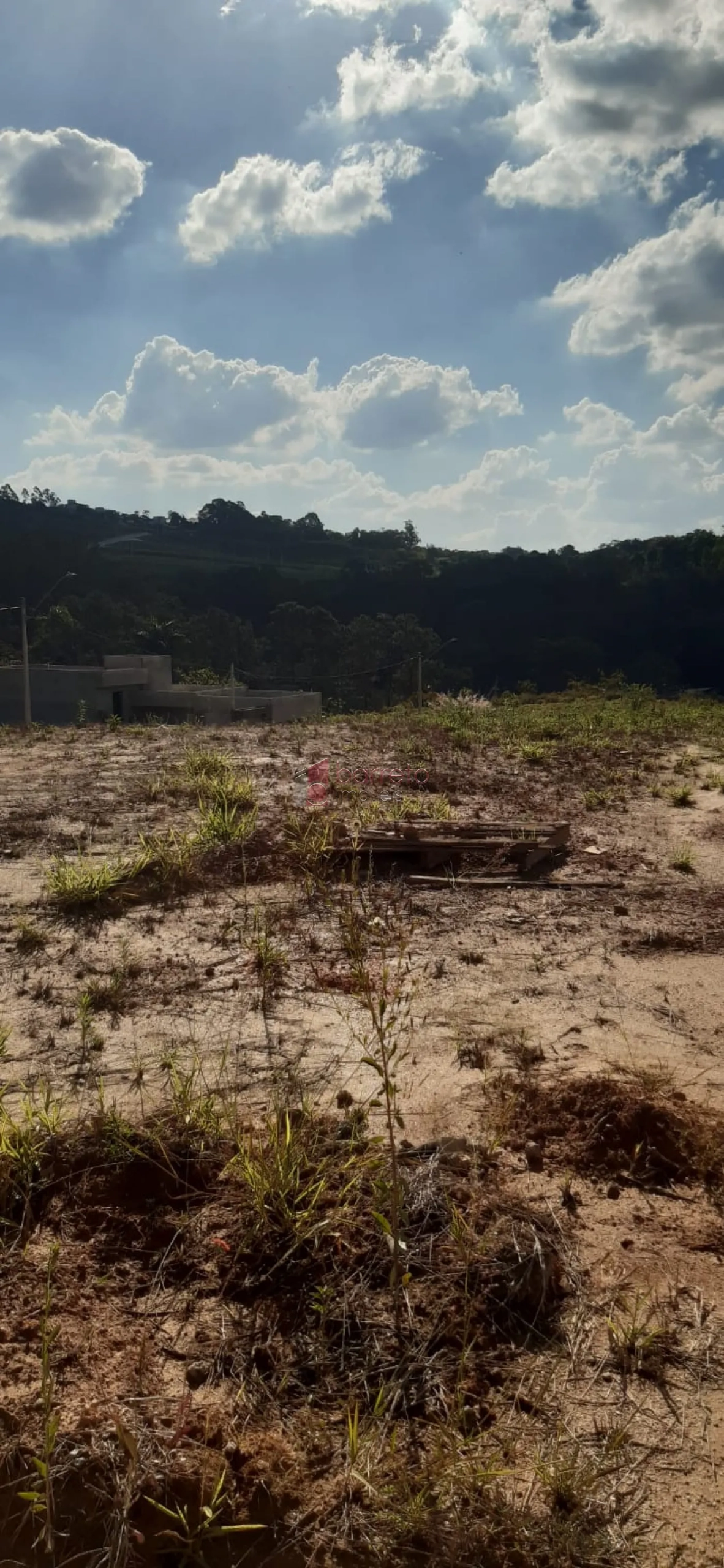 TERRENO DECLIVE  À VENDA ESQUINA, LOCALIZADO NO JARDIM JAPÃO, NA CIDADE DE ITUPEVA SP.