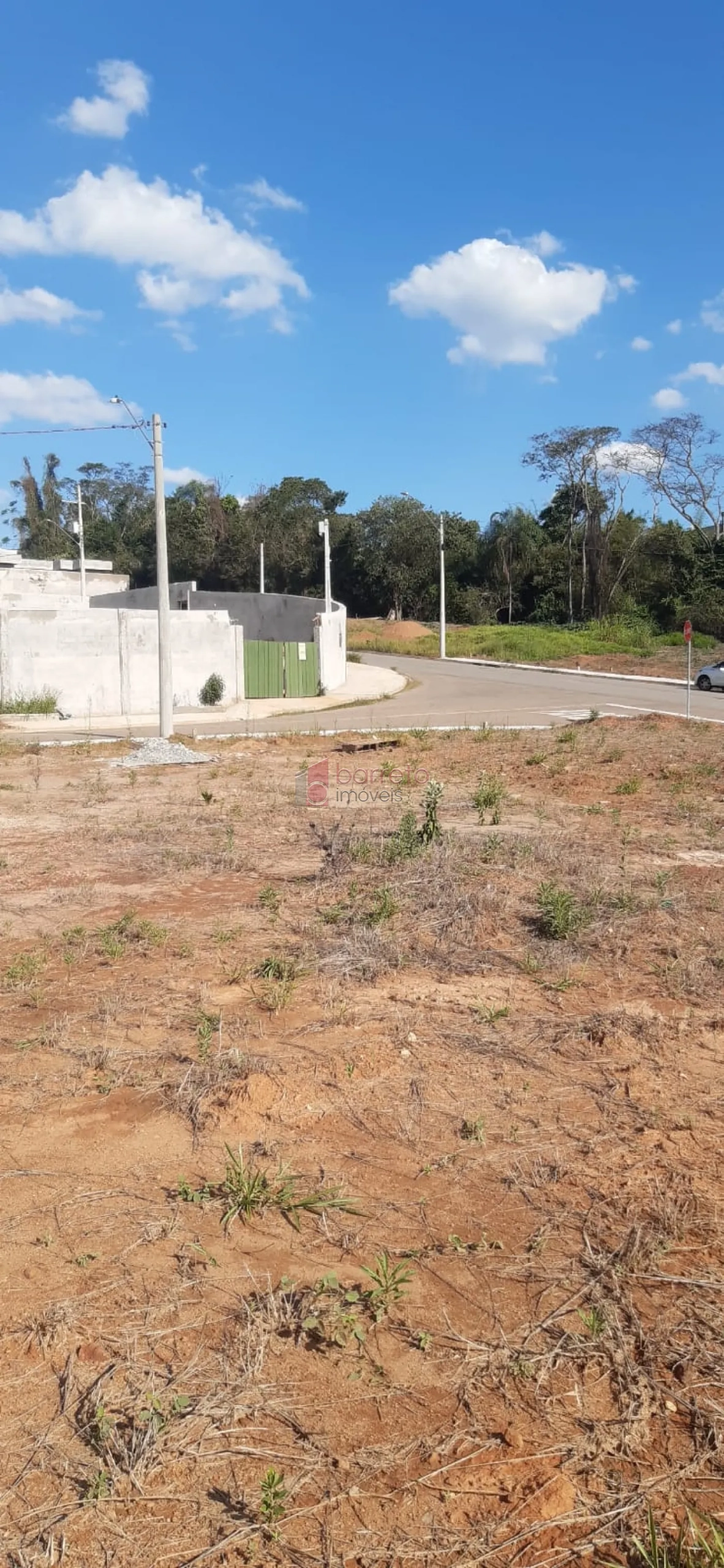 TERRENO DECLIVE  À VENDA ESQUINA, LOCALIZADO NO JARDIM JAPÃO, NA CIDADE DE ITUPEVA SP.